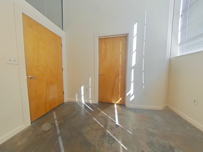 Building Photo - 1011 W Marshall St