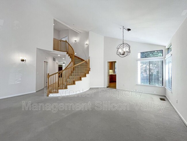 Building Photo - 16580 Trail Dr