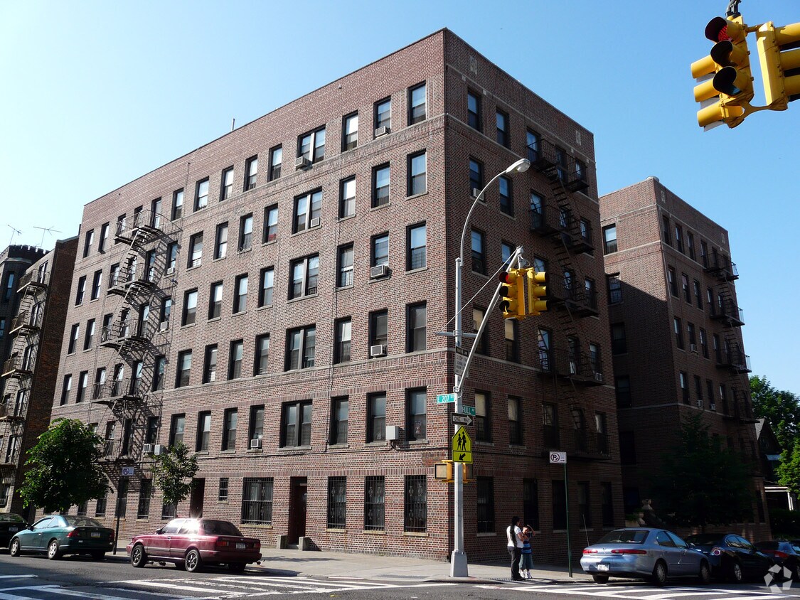 Foto principal - 3232 Hull Ave