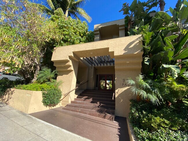 Building Photo - 970 Palm Ave