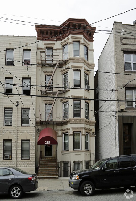 Building Photo - 213 48th St