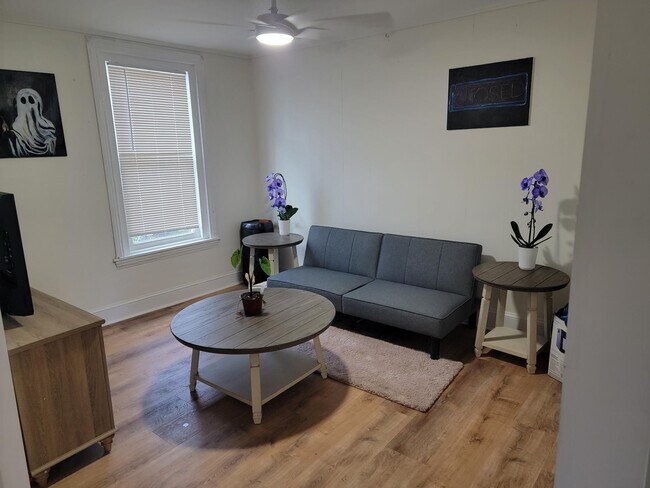 Foto del edificio - 314 W Chestnut St