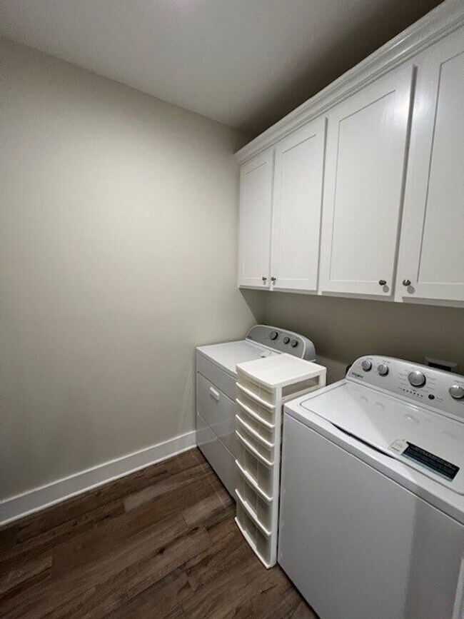 Building Photo - New 3B/2.5B Duplex Available in Lake Charles