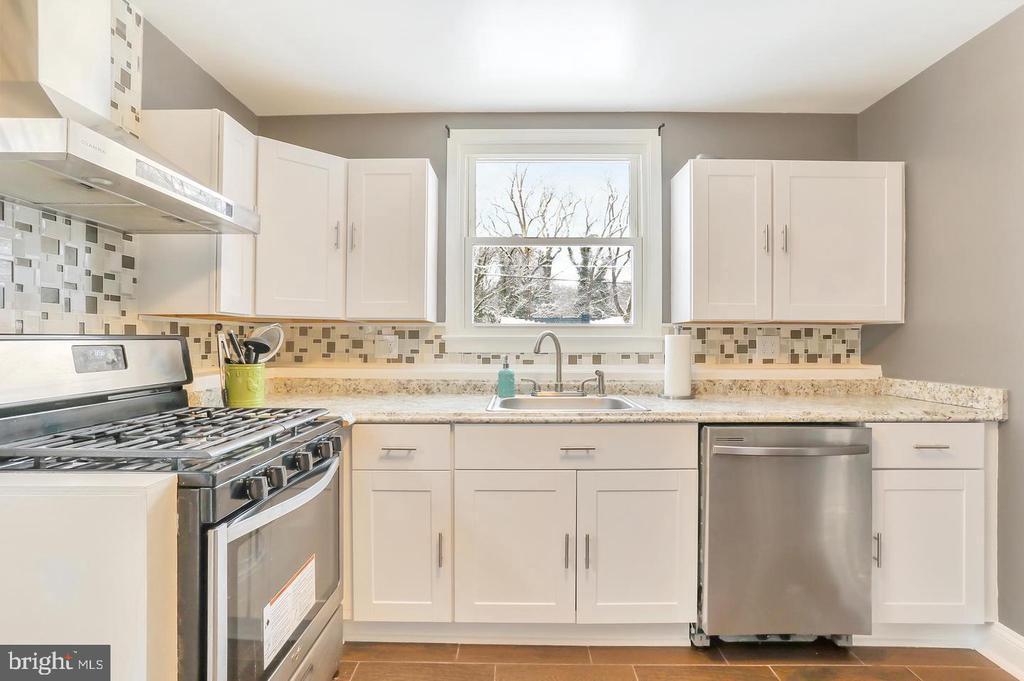 Foto principal - 327 Winslow Rd