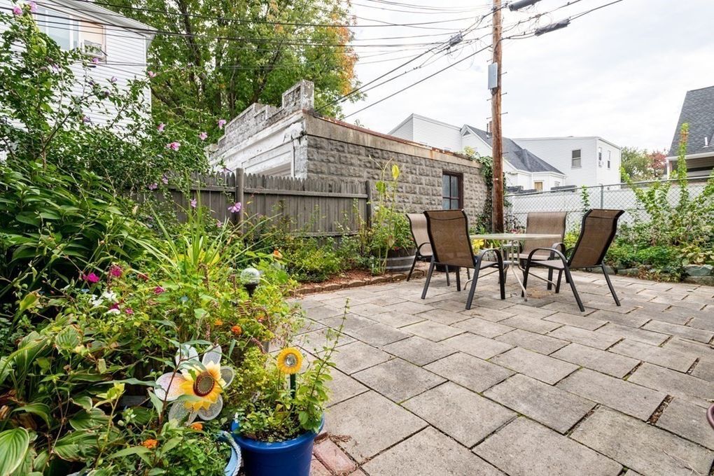 Building Photo - 43 Thurston St