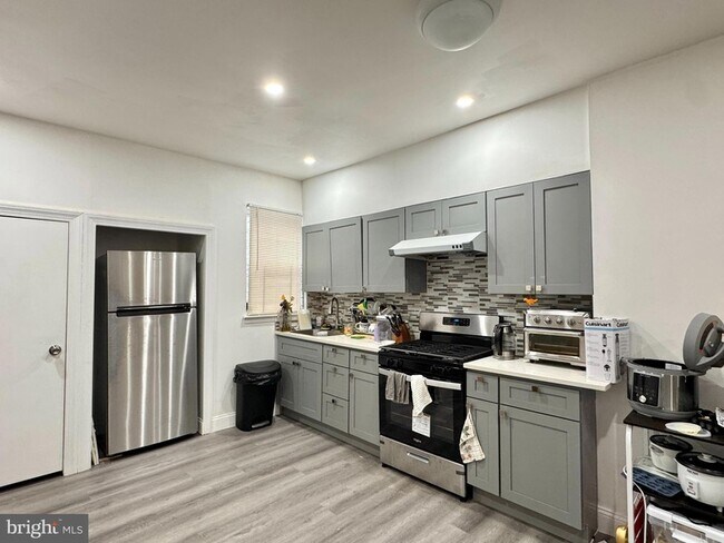 Foto del edificio - 323 N Preston St