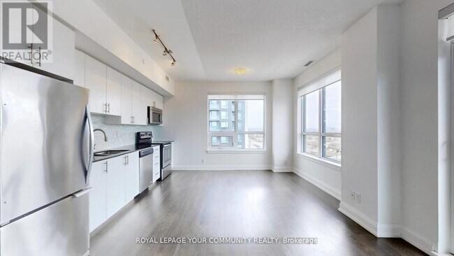Photo du bâtiment - 7900-7900 Bathurst St