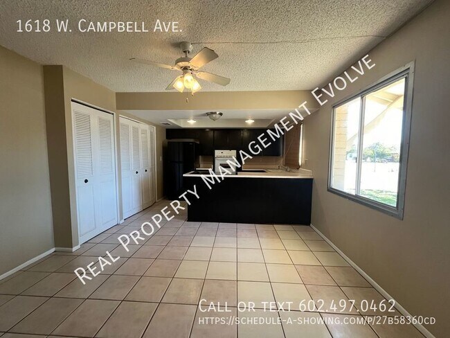 Building Photo - 3 Bed 1.5 Bath Phoenix Townhome!