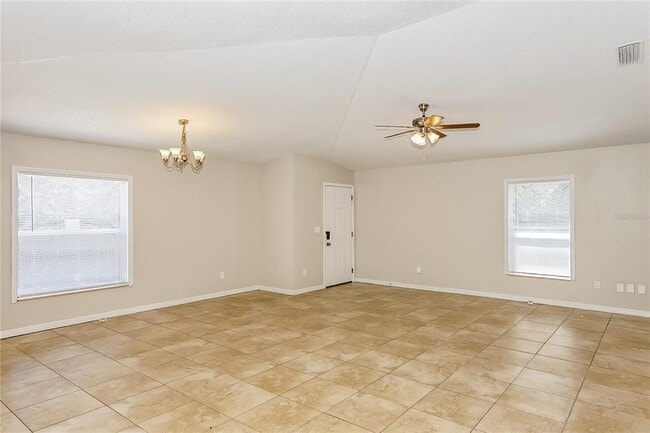 Building Photo - 824 Pinewood St