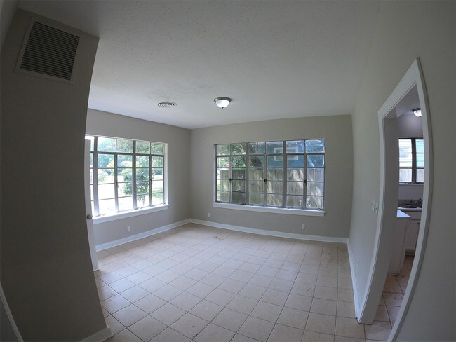 Building Photo - 4560 Meadow Ridge Dr