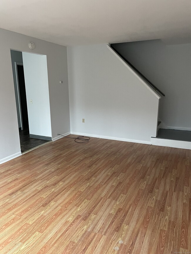 Foto del edificio - 88 Wakelee Rd