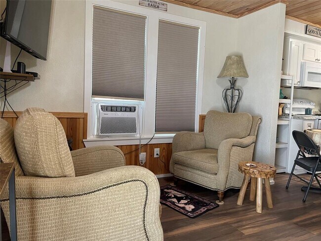 Foto del edificio - 131 Alexander Dr