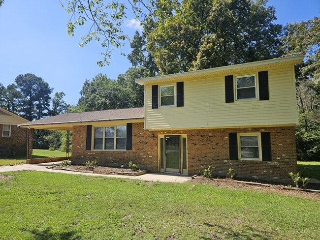 Building Photo - 415 College Dr