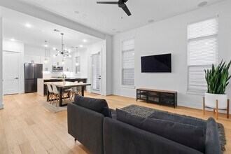 Building Photo - 9019 Wellspring Dr