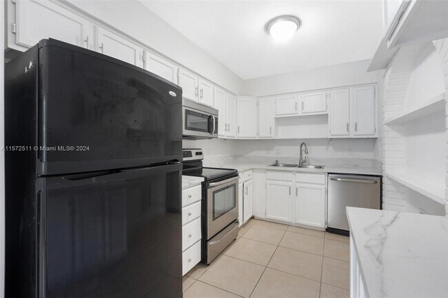 Foto del edificio - 700 SW 67th Ave
