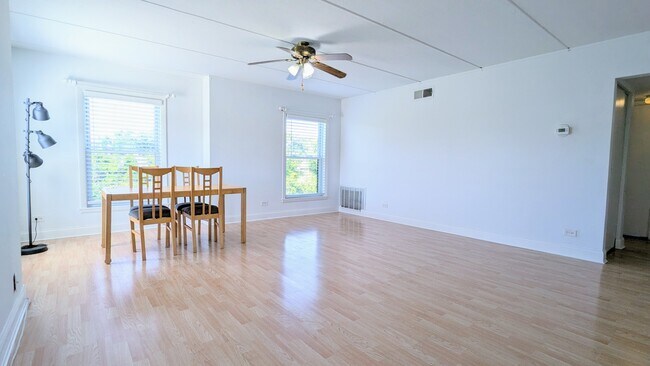 Foto del edificio - 2610 Oakton St