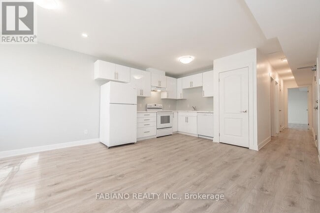 Building Photo - 942 St Clair Ave W