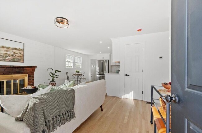 Foto del edificio - 13 Centerville Dr