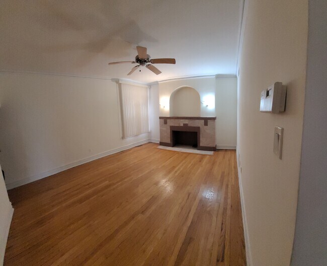 Foto del edificio - 6212 N Fairfield Ave