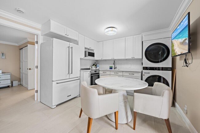 Building Photo - 447 27th St