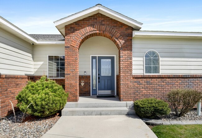 Foto del edificio - Lakefront Home in Cascade Valley