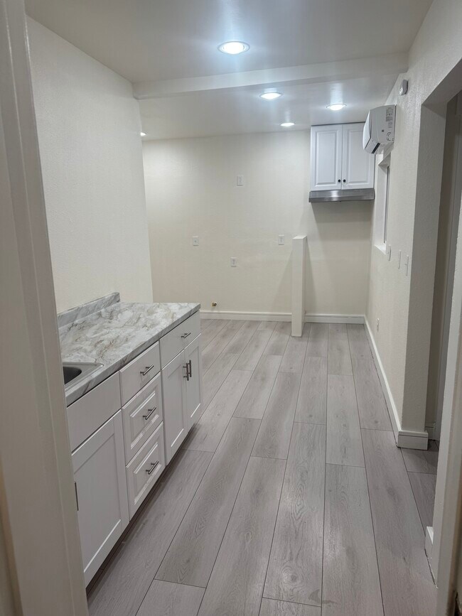 Foto del edificio - 8702 Stewart and Gray Rd