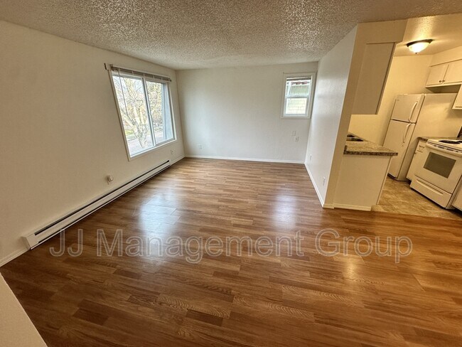 Building Photo - 1723 W 8th Ave