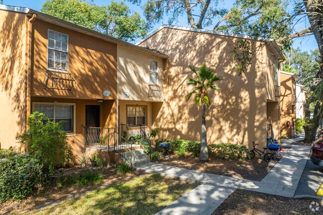 Foto del edificio - Uptown Townhomes