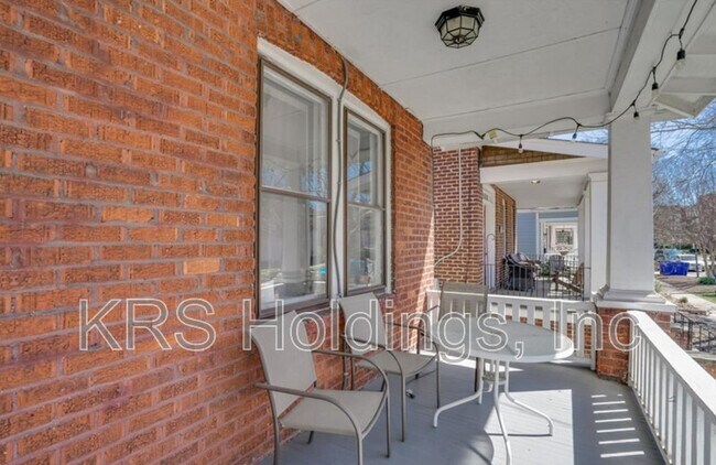 Foto del edificio - 726 W Princess Anne Rd