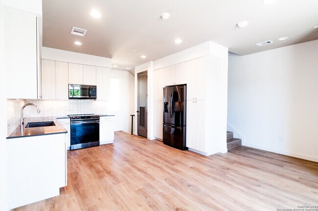 Foto del edificio - 1208 N Academy Ave