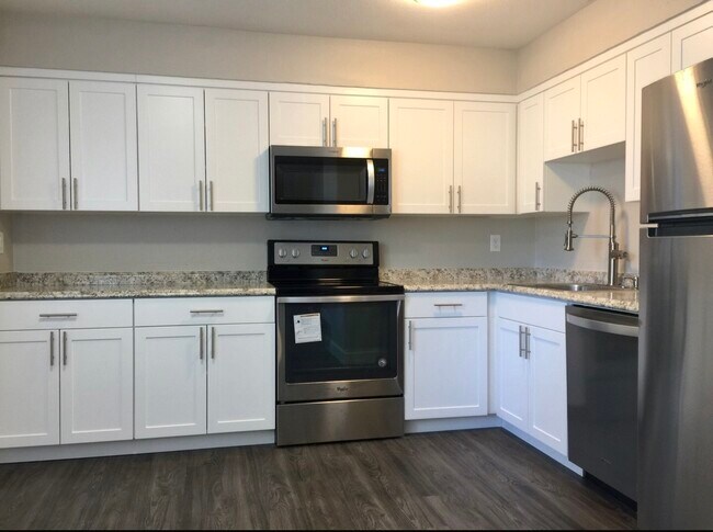 Foto del edificio - Sunset Station Apartments