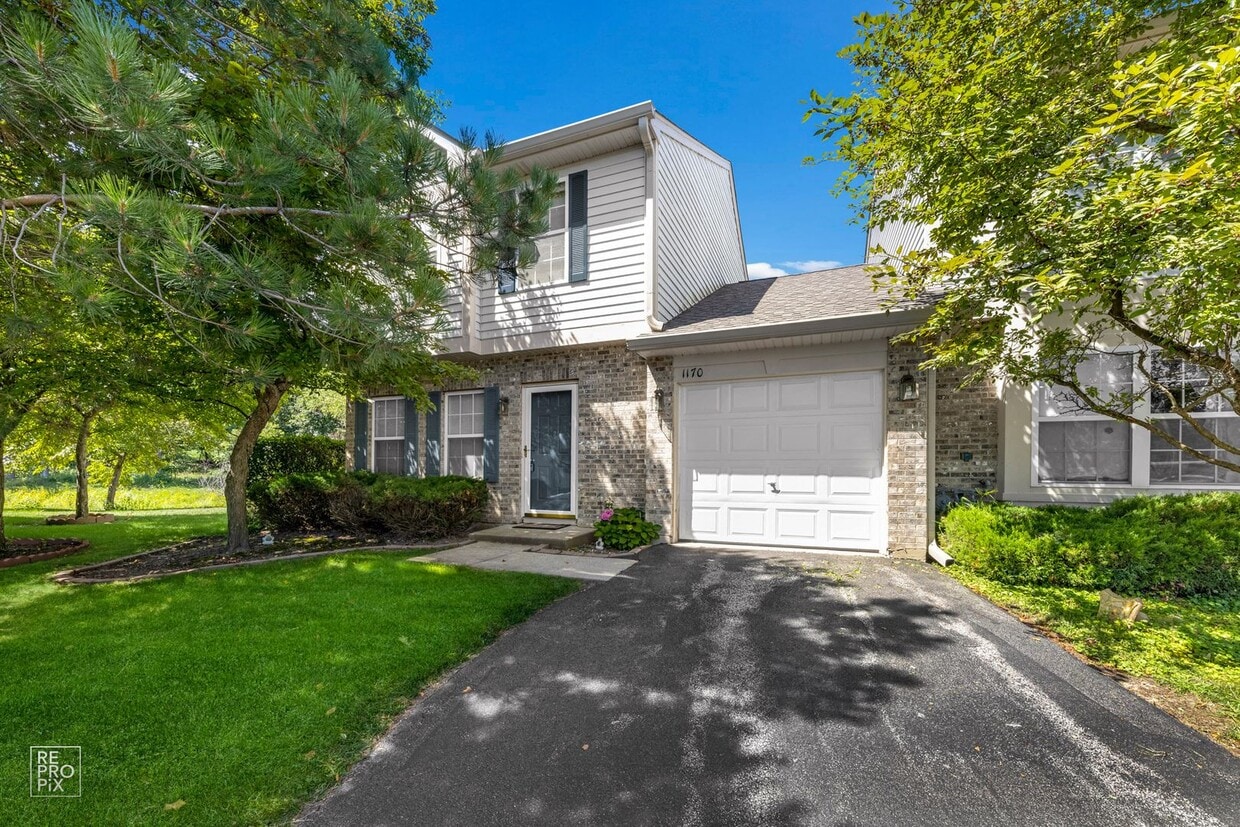 Primary Photo - 2 Bedroom 2.5 Bath 1 Car Garage located in...