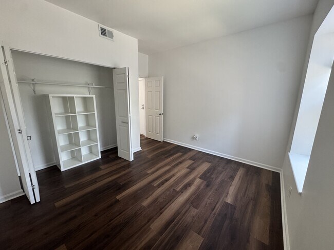 Foto del edificio - 5367 Pershing Ave