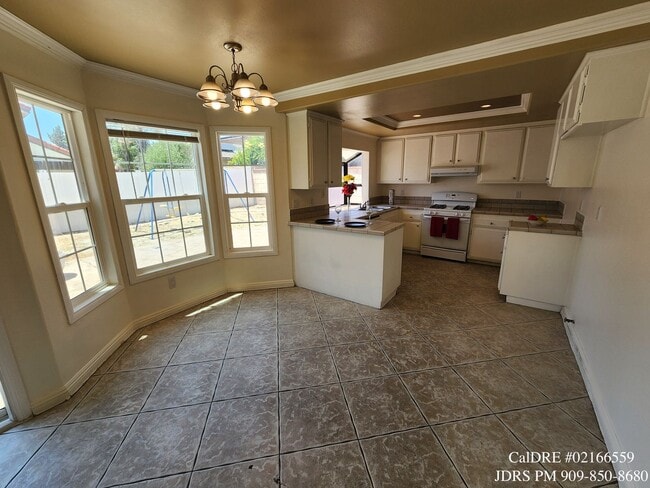 Building Photo - Fontana 3 Bedroom Home