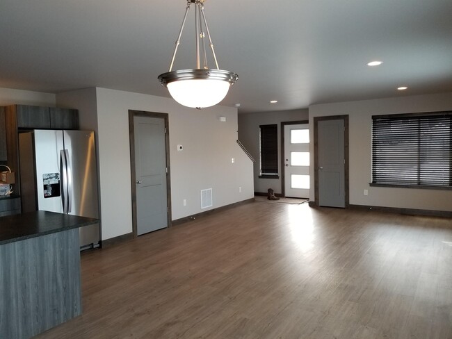 Building Photo - 1098 Rosa Way