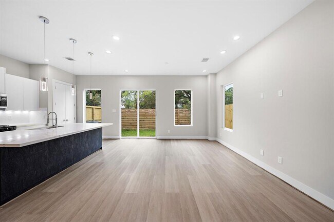 Building Photo - 28G Bucan St
