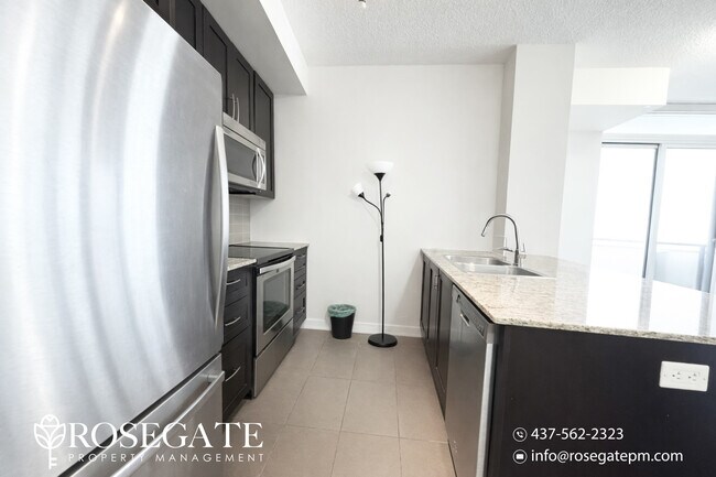 Photo du bâtiment - Spacious 2-Bedroom Corner Condo with Parking, Locker & Utilities Included in Mississauga