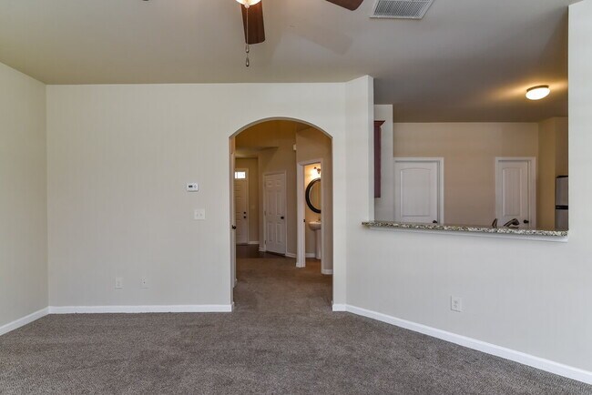 Foto del edificio - 2325 Morgan Farm Dr