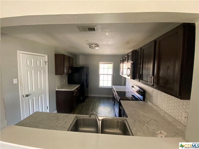 Building Photo - 3708 Holbert Dr