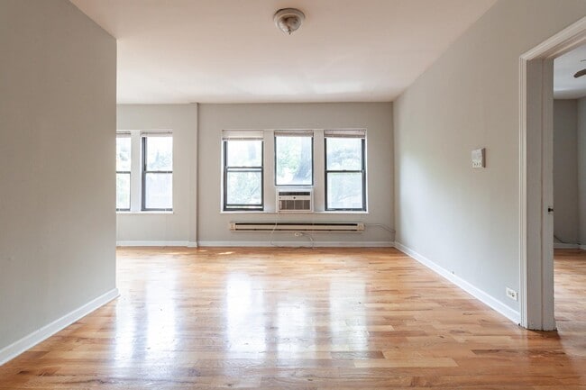Building Photo - 3723 N Pine Grove Ave