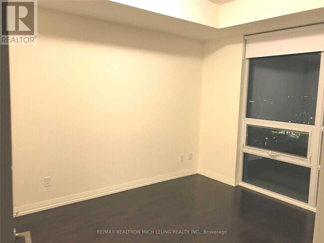 Photo du bâtiment - 460 Adelaide St E