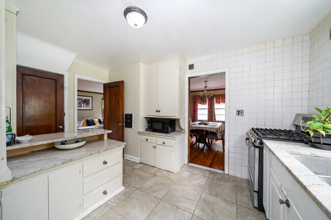 Kitchen - 293 Mosswood Ct