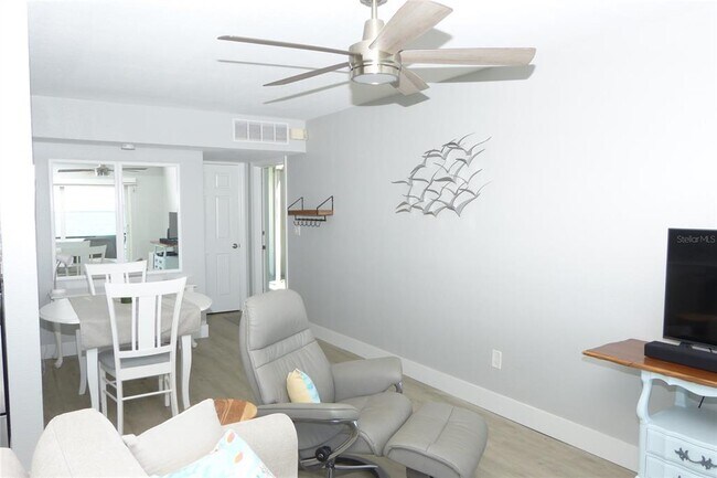 Building Photo - 2570 Gary Cir