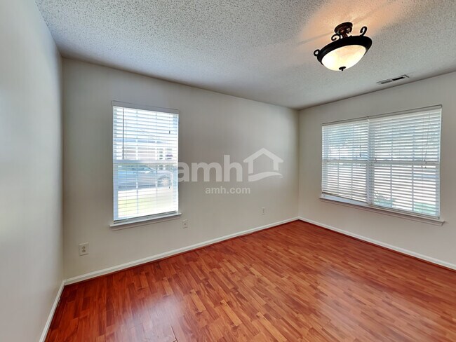 Foto del edificio - 8820 Cornwall St