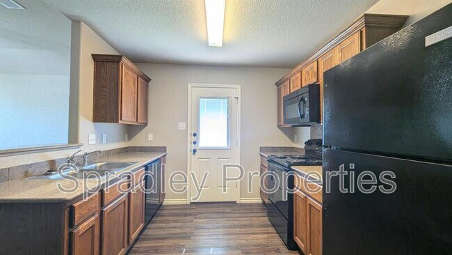 Building Photo - 505A Kacie Dr