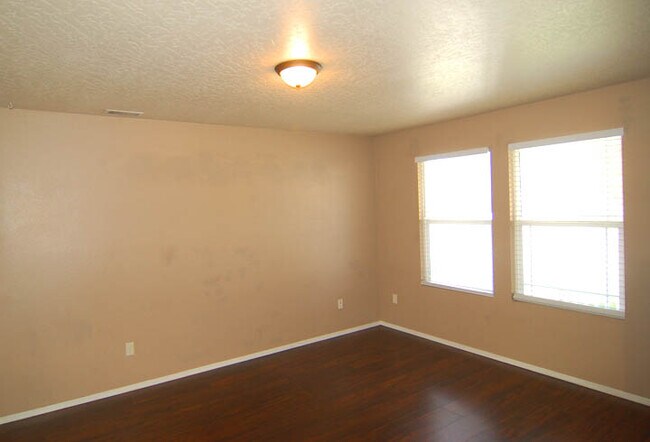 Foto del edificio - 165 E Willow Creek Dr