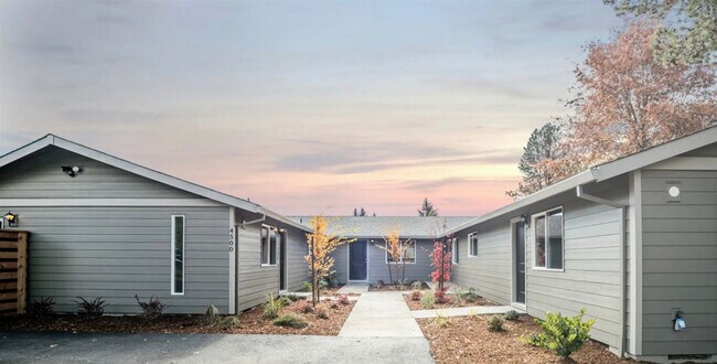Building Photo - 4520 SE Frewing Rd