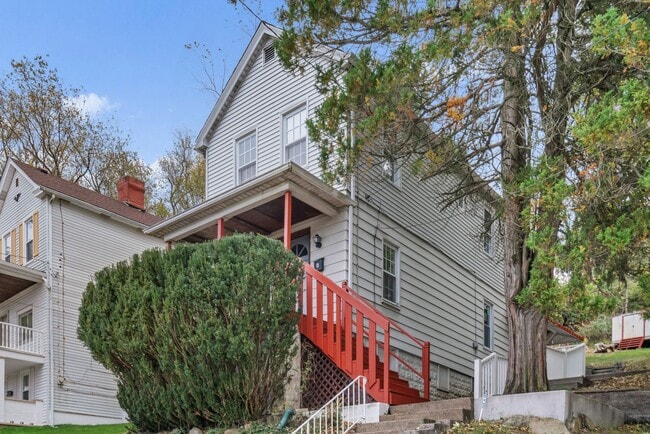 Building Photo - MOVE IN SPECIAL! SCORE HALF OFF 1ST MONTH'...