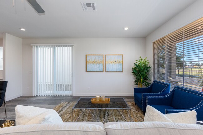 Foto del edificio - 499 S Soho Ln