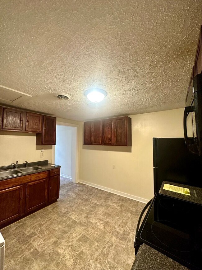 Foto del edificio - Pre-Leasing Now for Fall Semester 2026